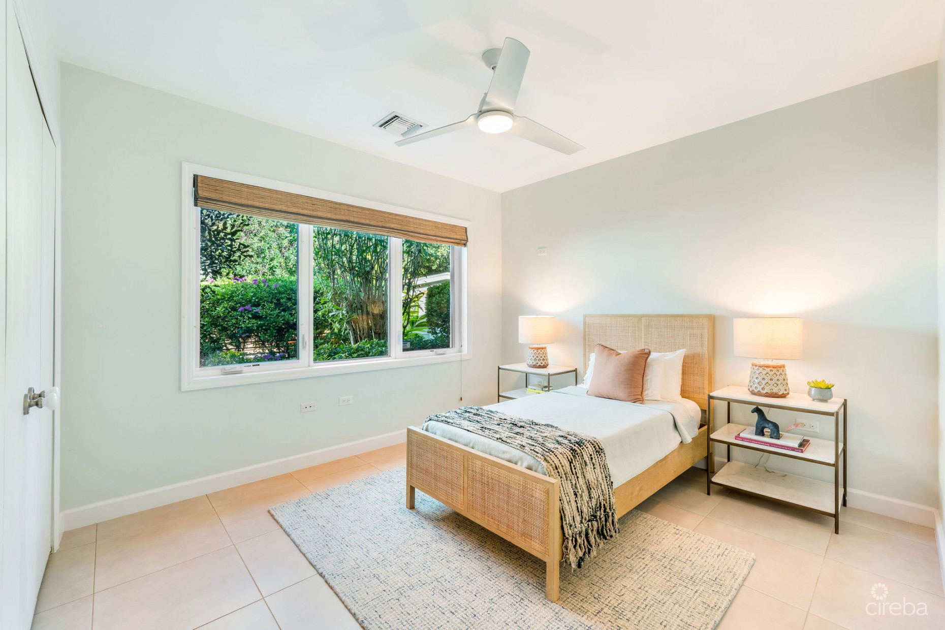 TIMELESS DESIGNER SOUTH SOUND HOME WITH POOL  AND GUEST COTTAGE