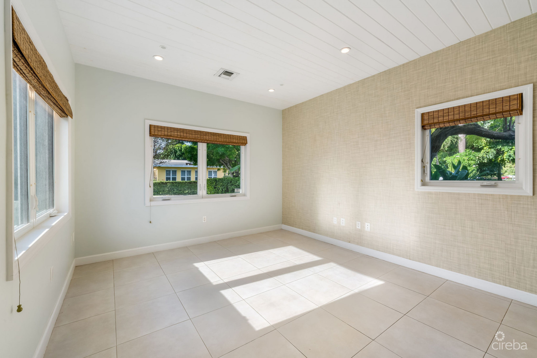 TIMELESS DESIGNER SOUTH SOUND HOME WITH POOL  AND GUEST COTTAGE