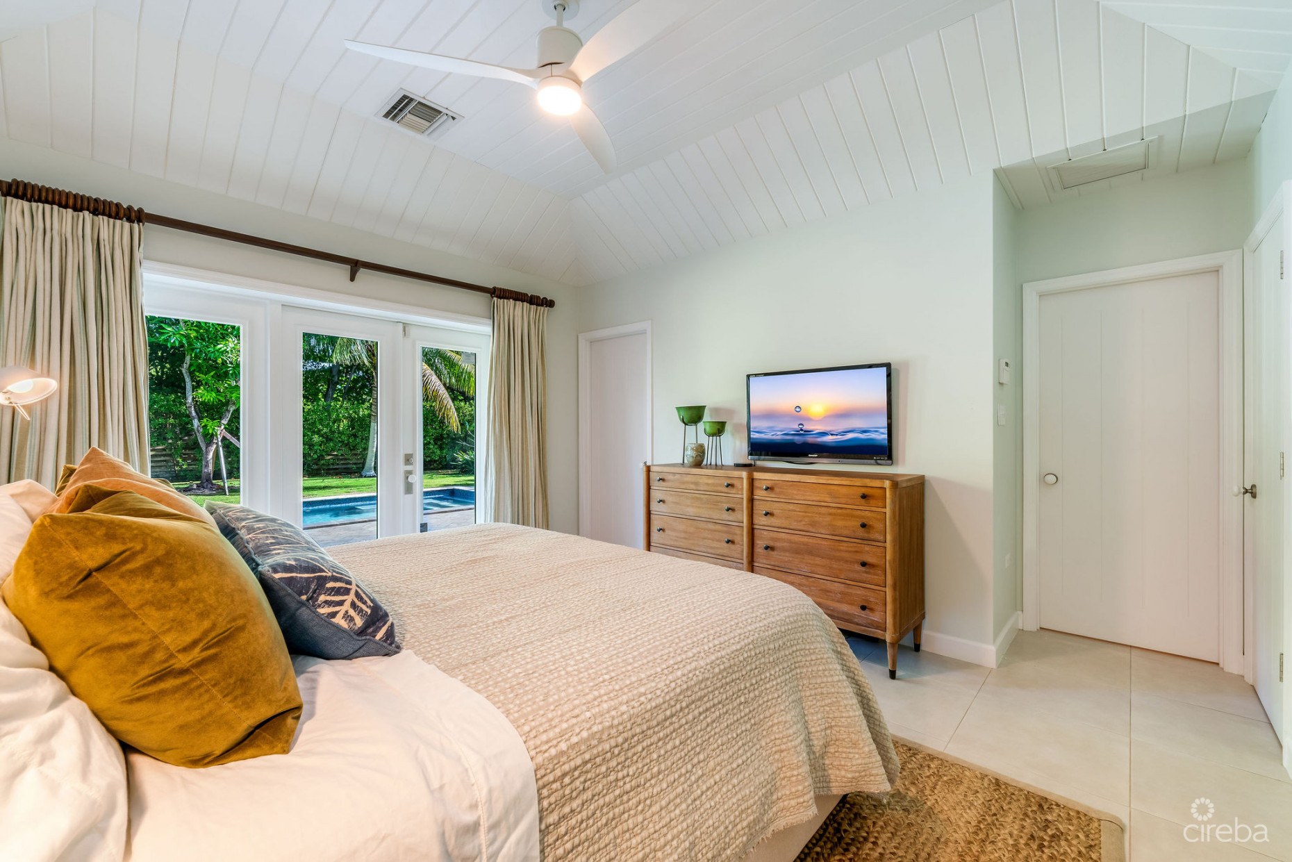 TIMELESS DESIGNER SOUTH SOUND HOME WITH POOL  AND GUEST COTTAGE