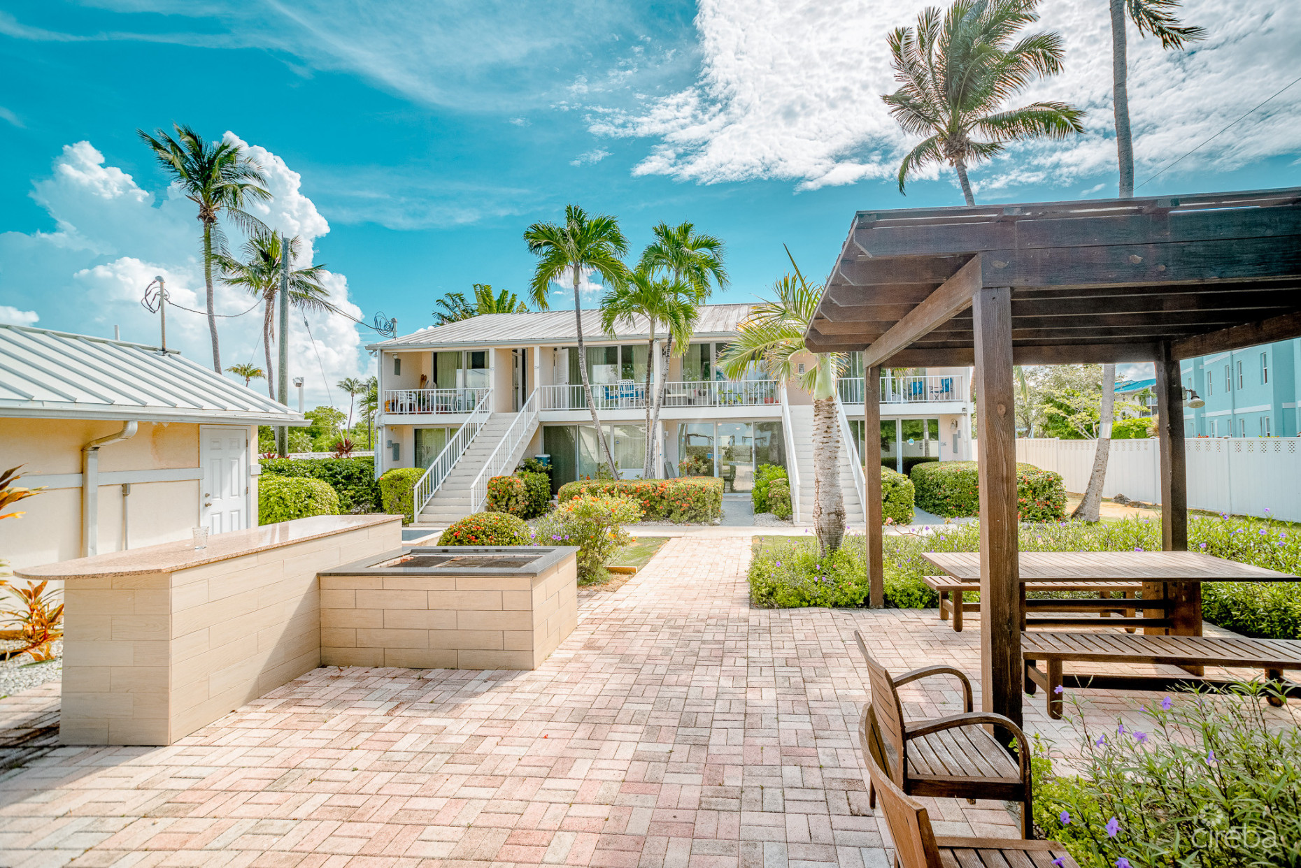 BEACHFRONT CONDO ISLAND PINE VILLAS