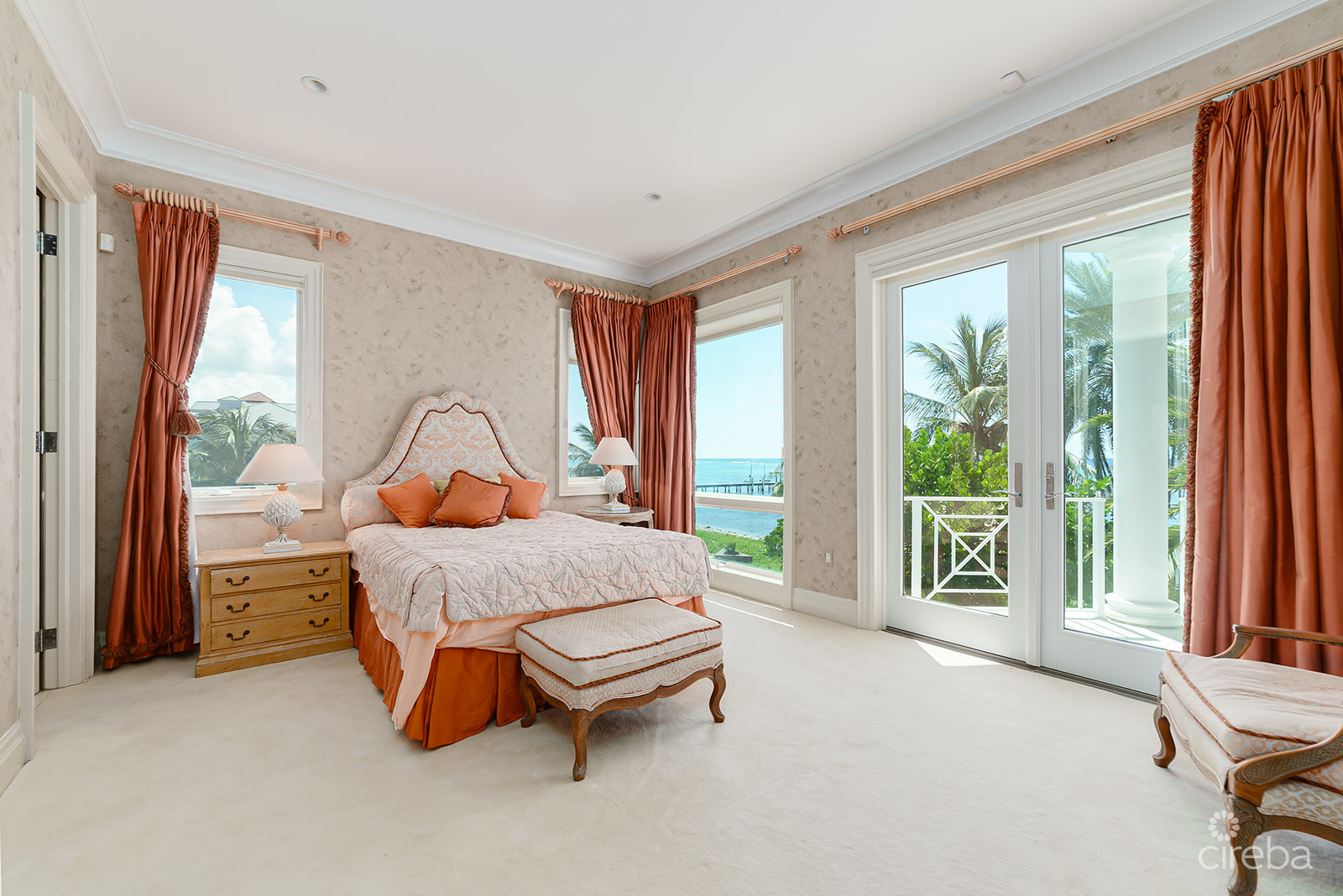 THE BLUE HOUSE - WATERFRONT HOME SOUTH SOUND ROAD