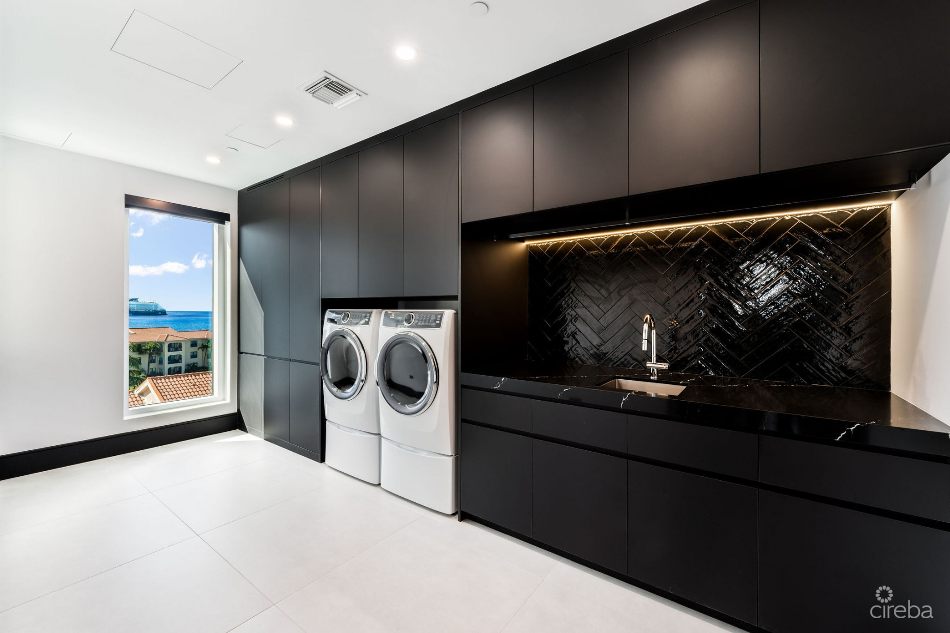 AQUA - LUXURY RESIDENCE #4, SEVEN MILE BEACH