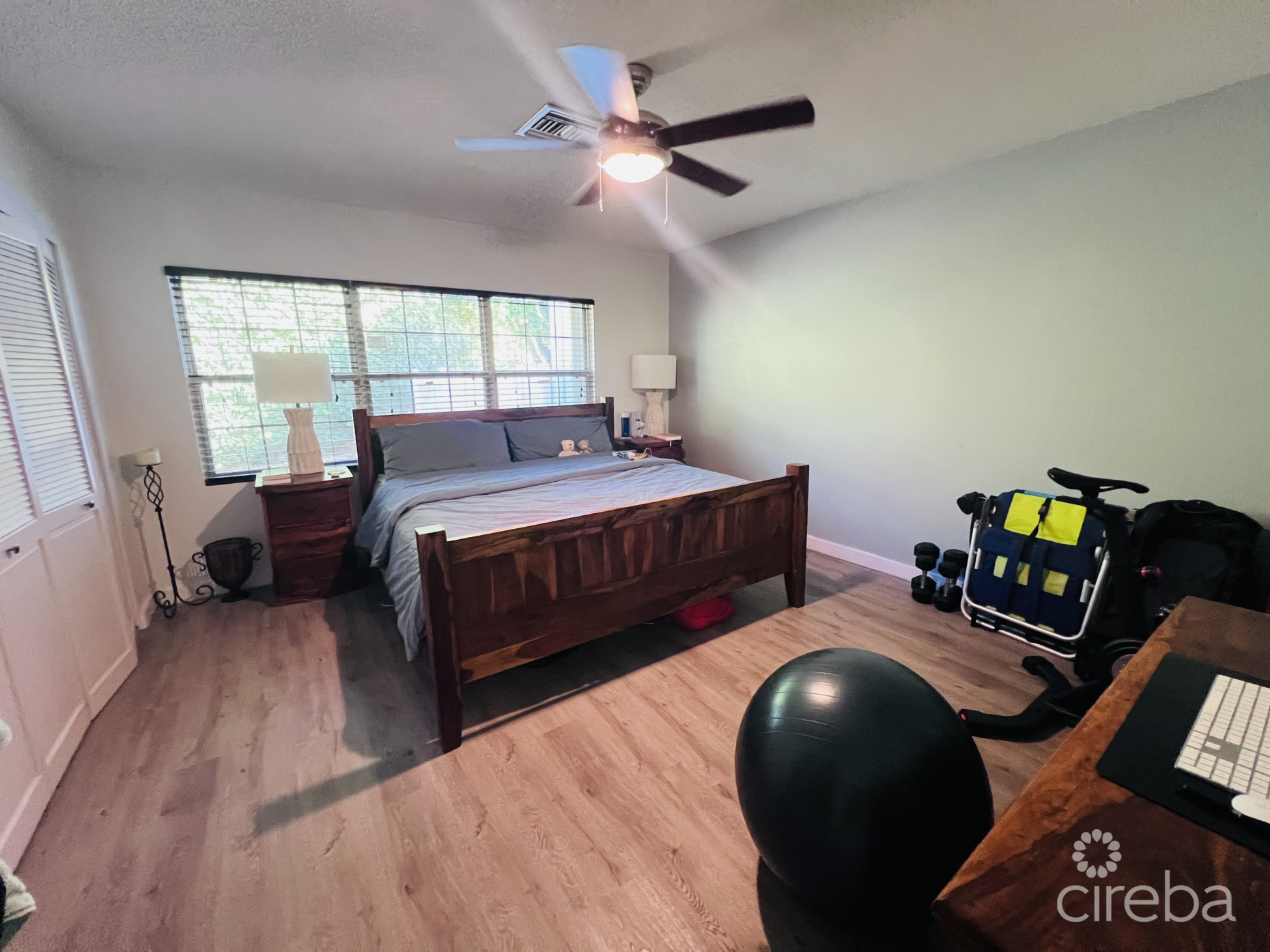 PALM SPRINGS SPACIOUS ONE BED - RARE FIND