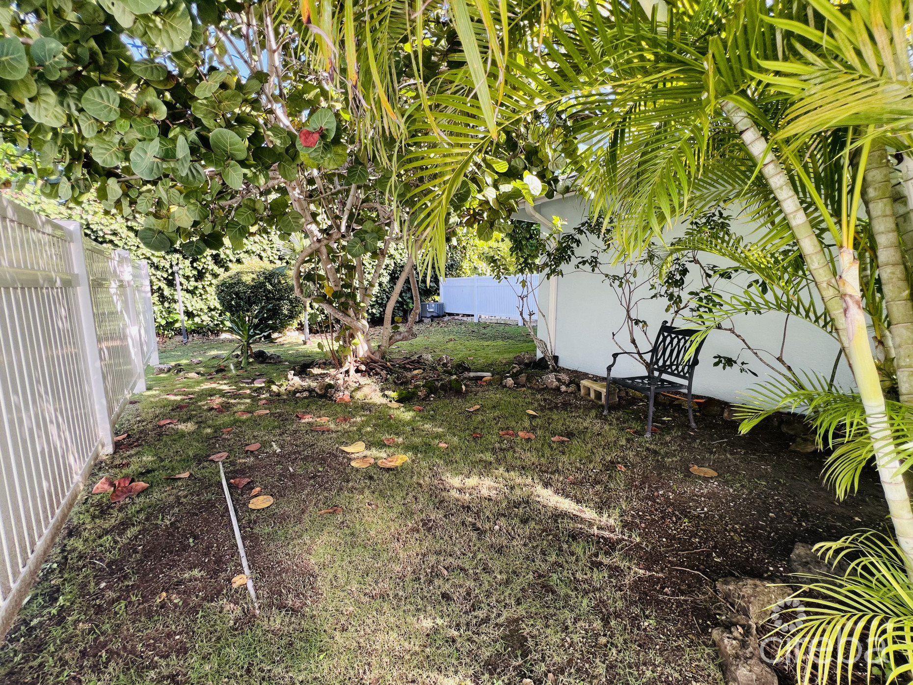 PALM SPRINGS SPACIOUS ONE BED - RARE FIND