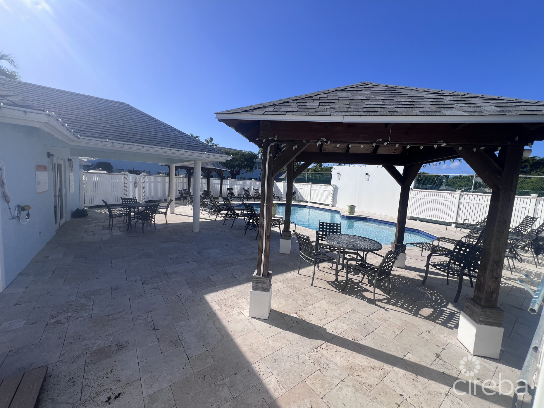 PALM SPRINGS SPACIOUS ONE BED - RARE FIND