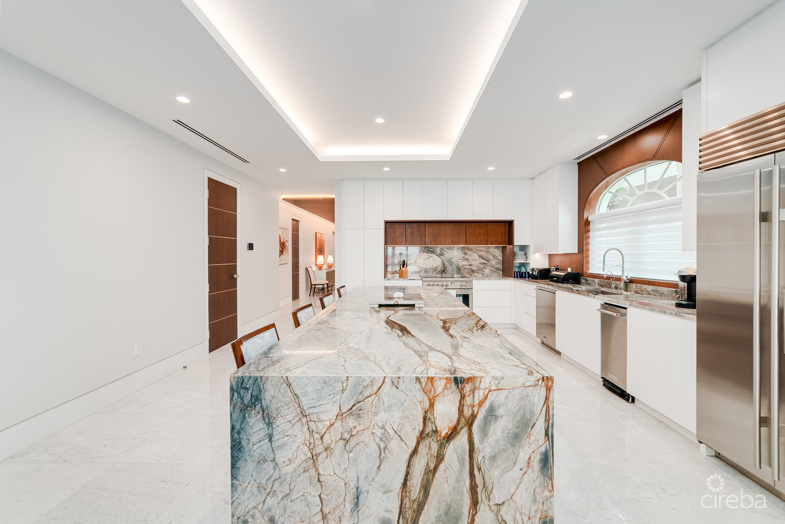 LUXURY SEVEN MILE BEACH CONDO - MANDALAY UNIT ONE