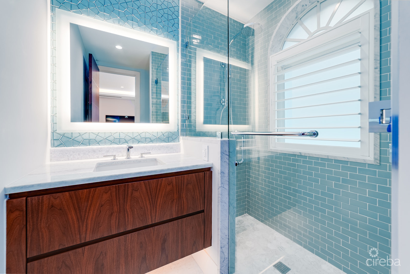 LUXURY SEVEN MILE BEACH CONDO - MANDALAY UNIT ONE