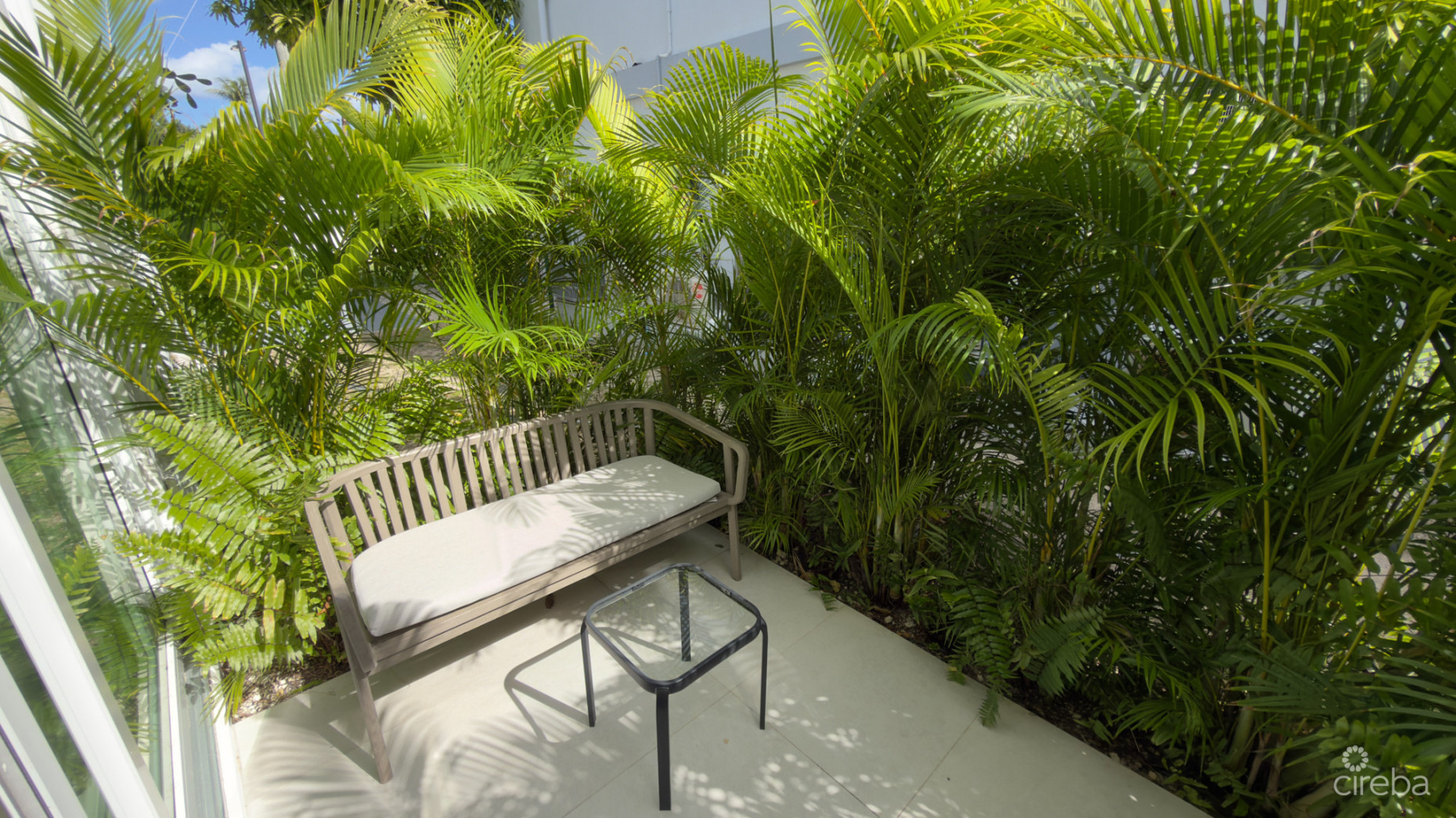 BEACHFRONT CONDO ISLAND PINE VILLAS