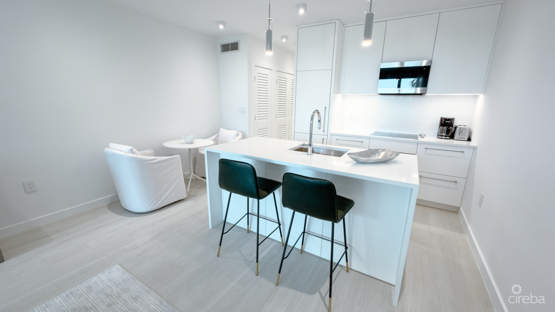 BEACHFRONT CONDO ISLAND PINE VILLAS