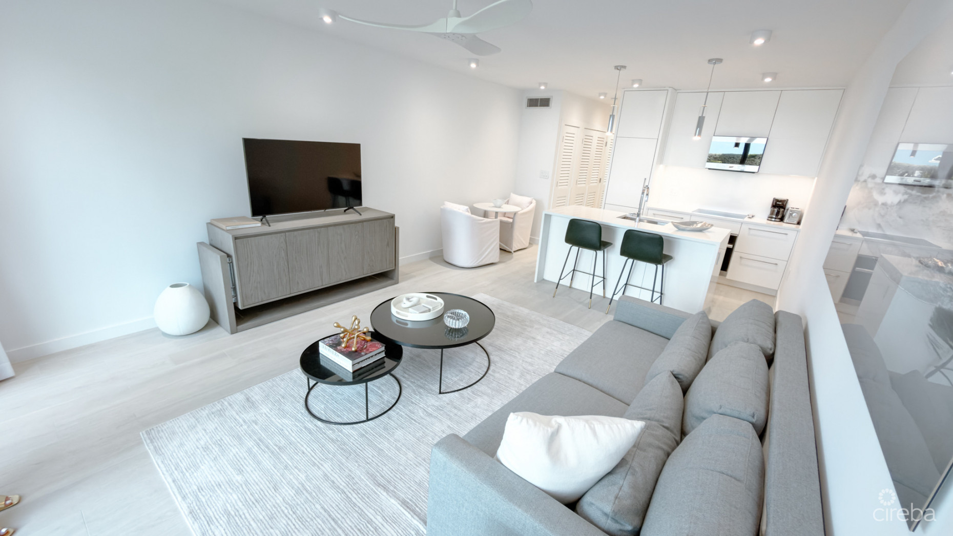 BEACHFRONT CONDO ISLAND PINE VILLAS