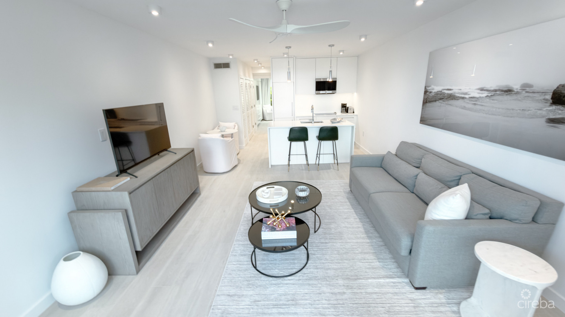 BEACHFRONT CONDO ISLAND PINE VILLAS