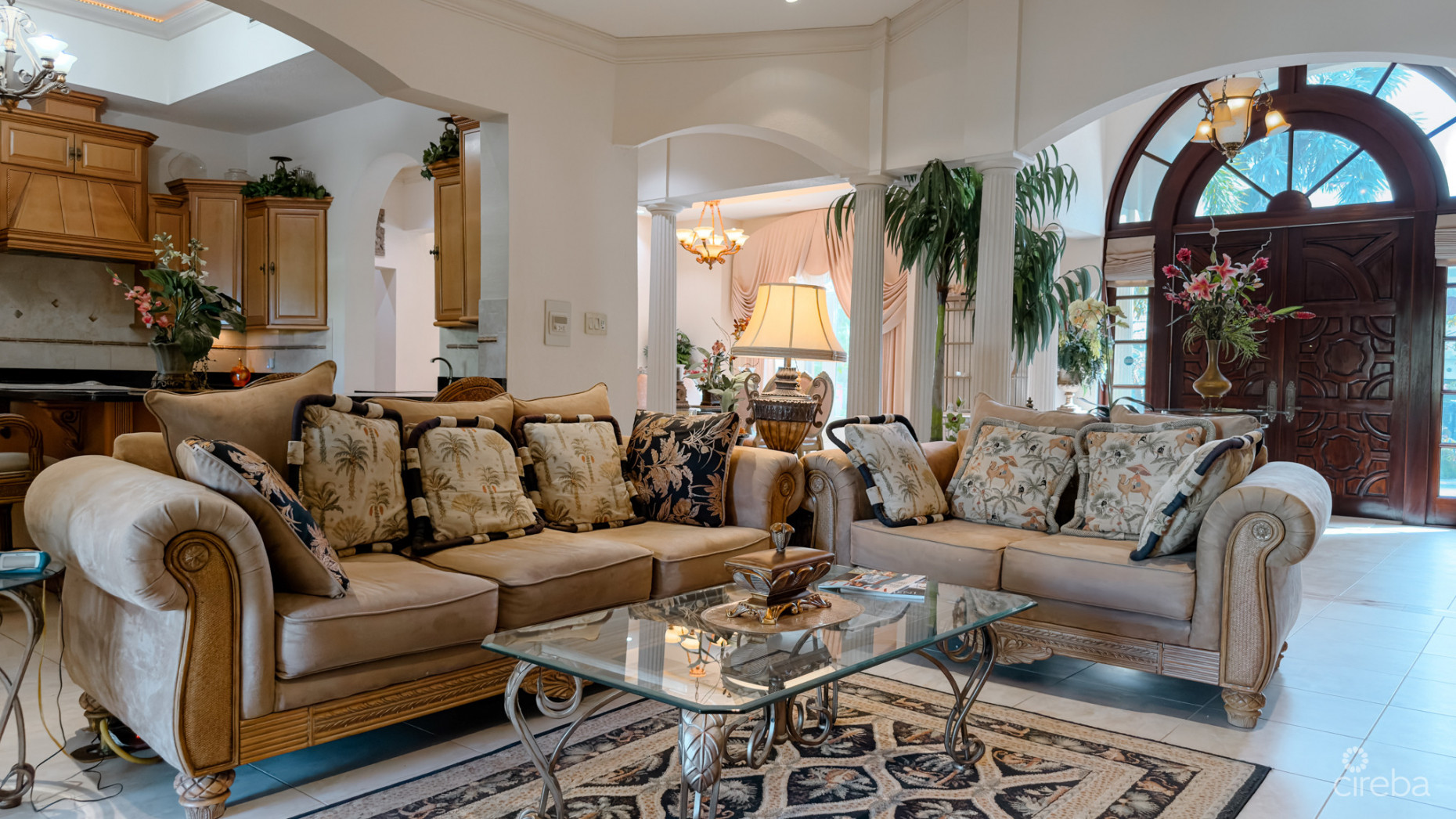 YACHT CLUB CANAL FRONT HOME 3 BED