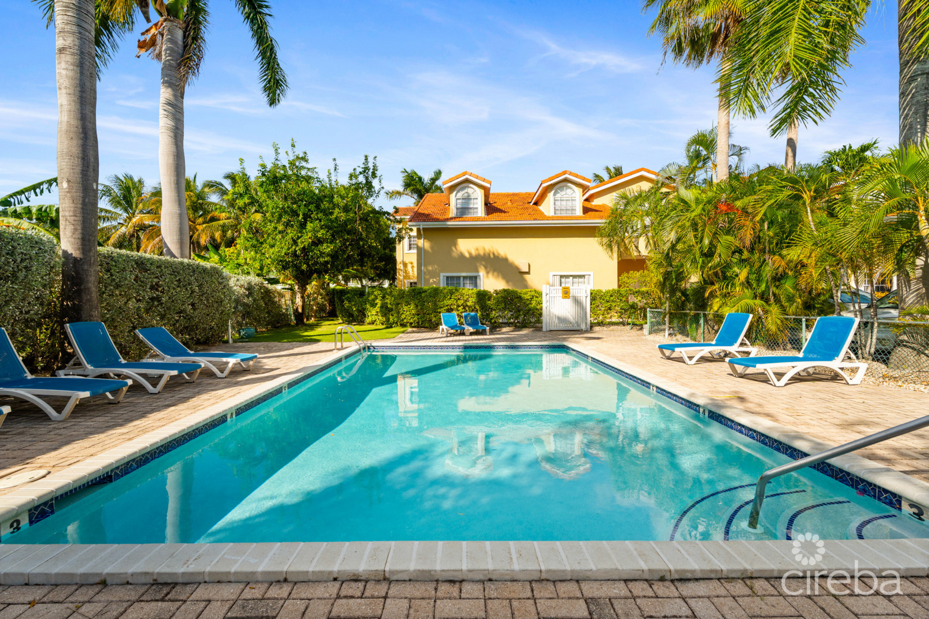 FOUNTAIN COURT 3 BED PLUS DEN