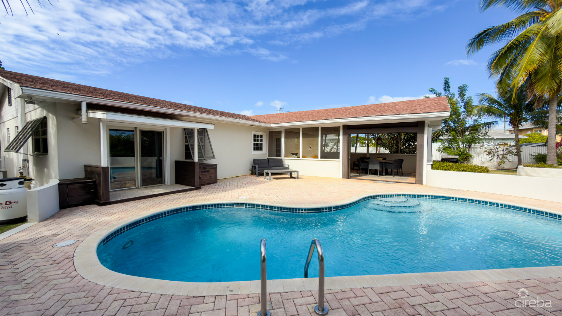 WEST BAY FAMILY HOME WITH POOL