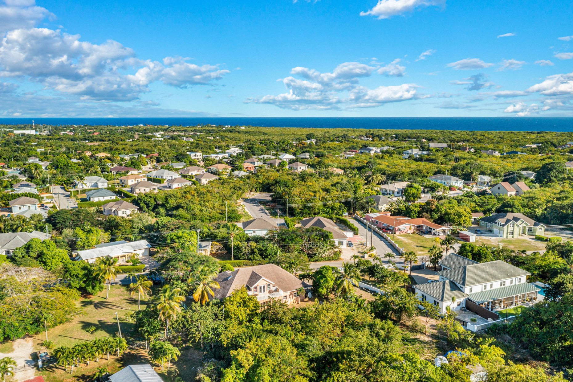 Large 5- Bedroom Home In Beach Bay, Bodden Town