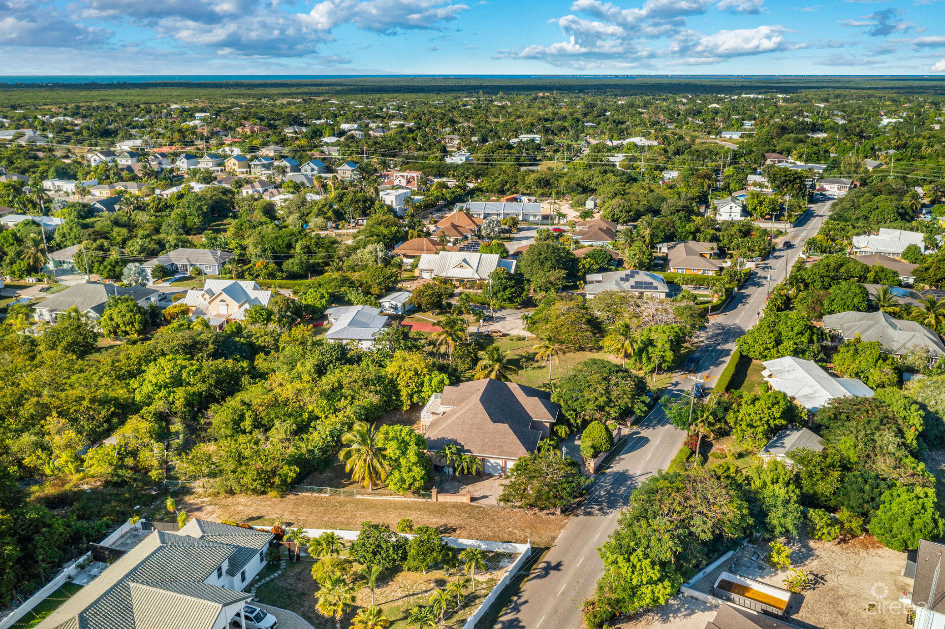 LARGE 5- BEDROOM HOME IN BEACH BAY, BODDEN TOWN