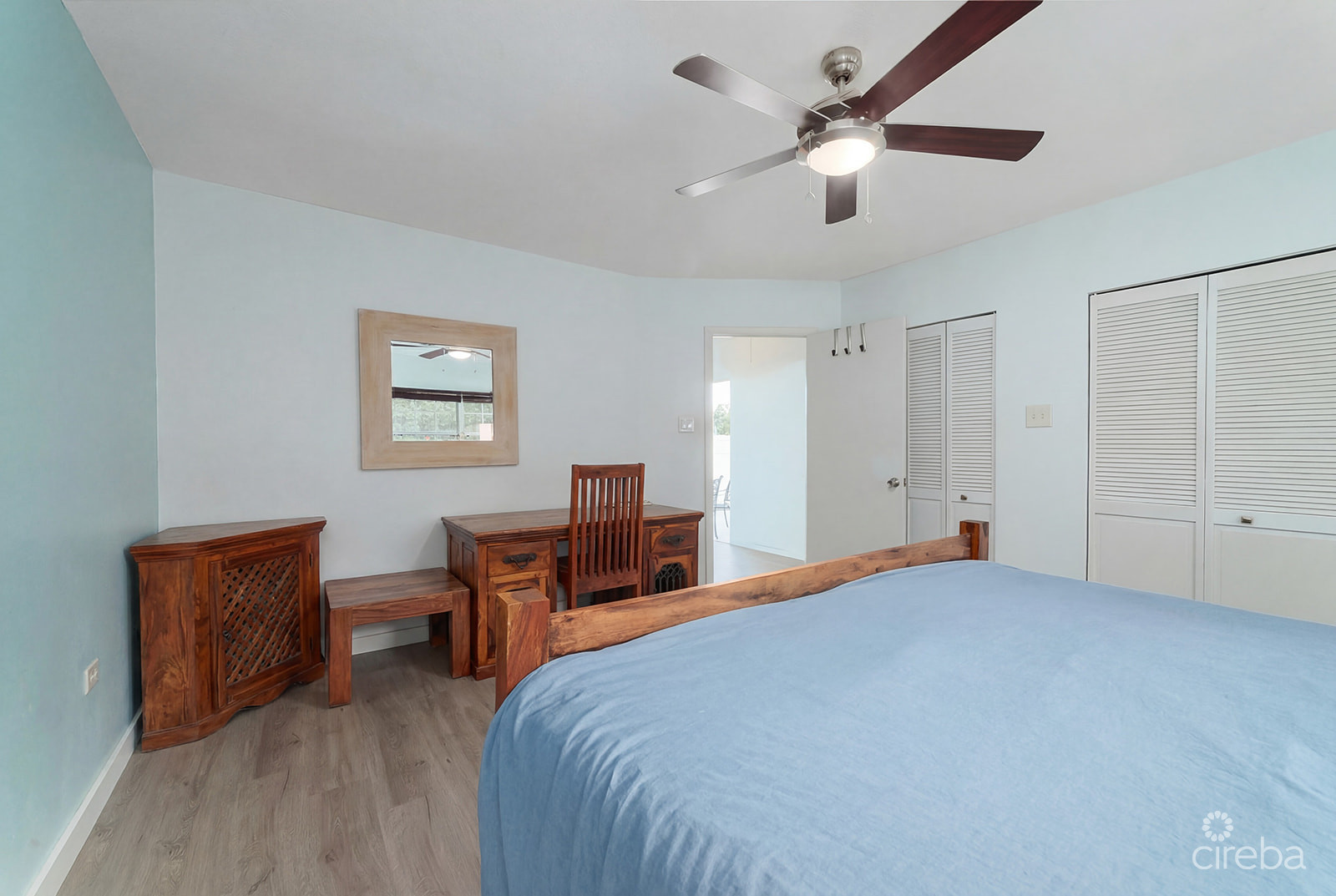 PALM SPRINGS SPACIOUS ONE BED - RARE FIND