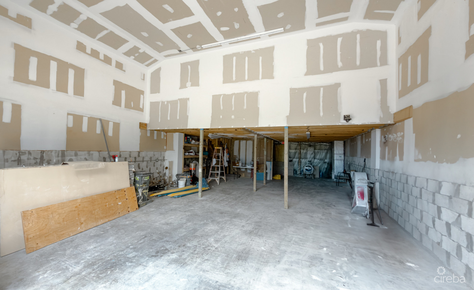 BARACADERE WAREHOUSE AND OFFICE