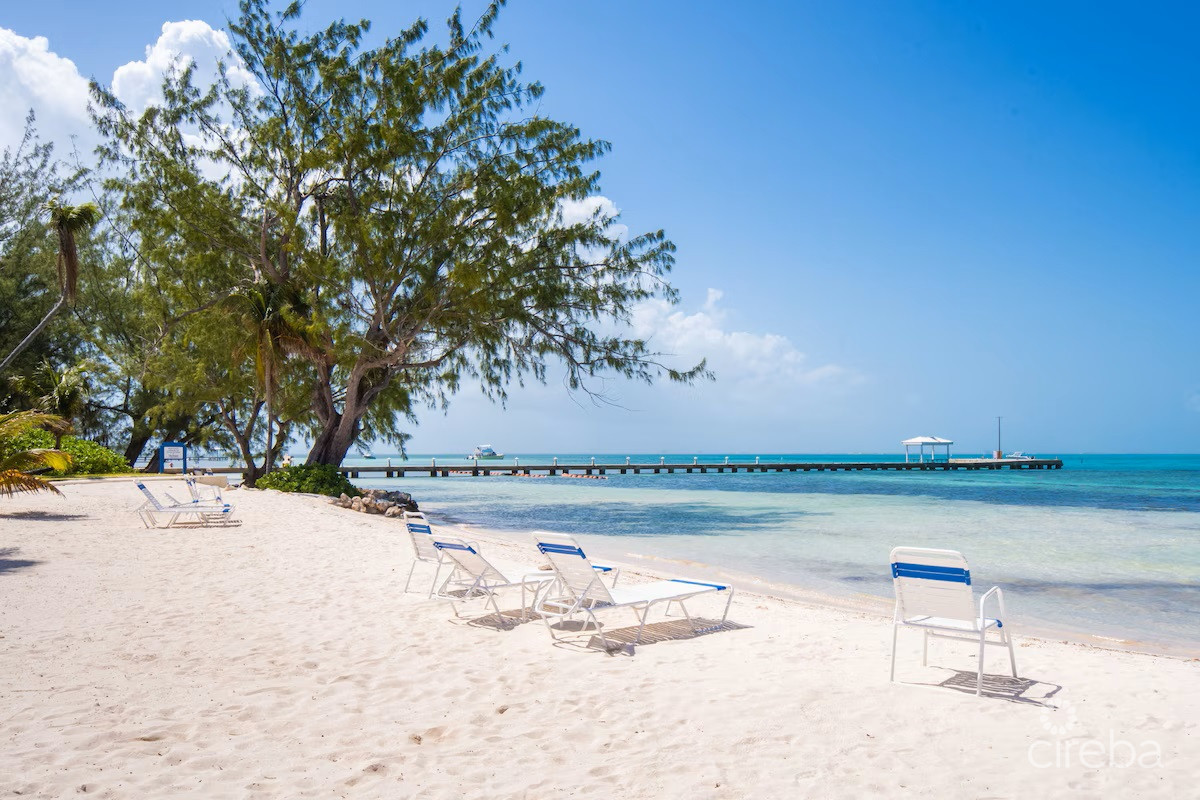 THE RETREAT 12, RUM POINT CONDO WITH BEACH VIEW
