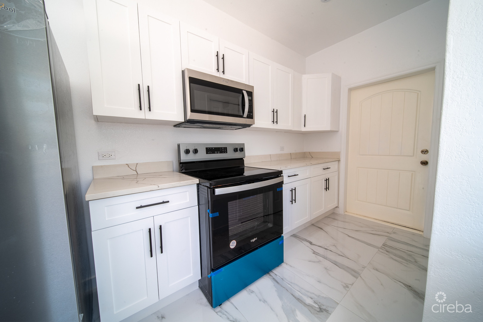 LOVELY  FAMILY HOME - LOOKOUT GARDENS