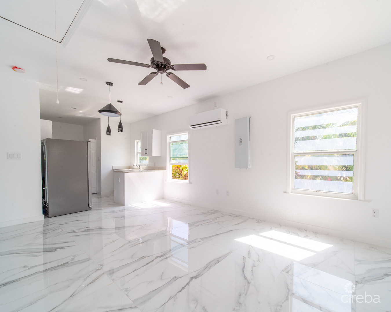 LOVELY  FAMILY HOME - LOOKOUT GARDENS