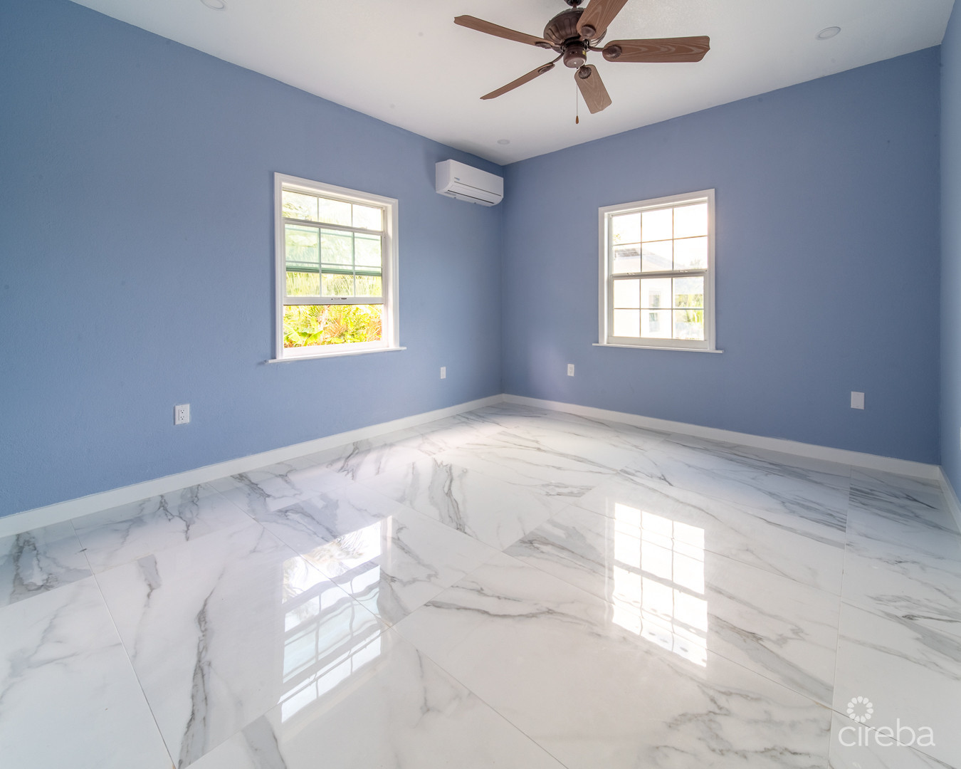 LOVELY  FAMILY HOME - LOOKOUT GARDENS