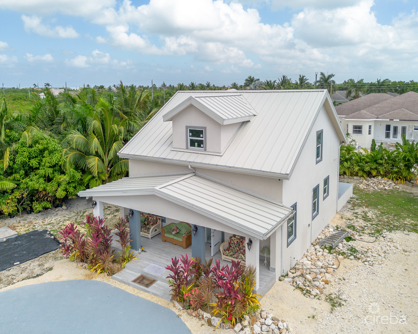 LOVELY  FAMILY HOME - LOOKOUT GARDENS
