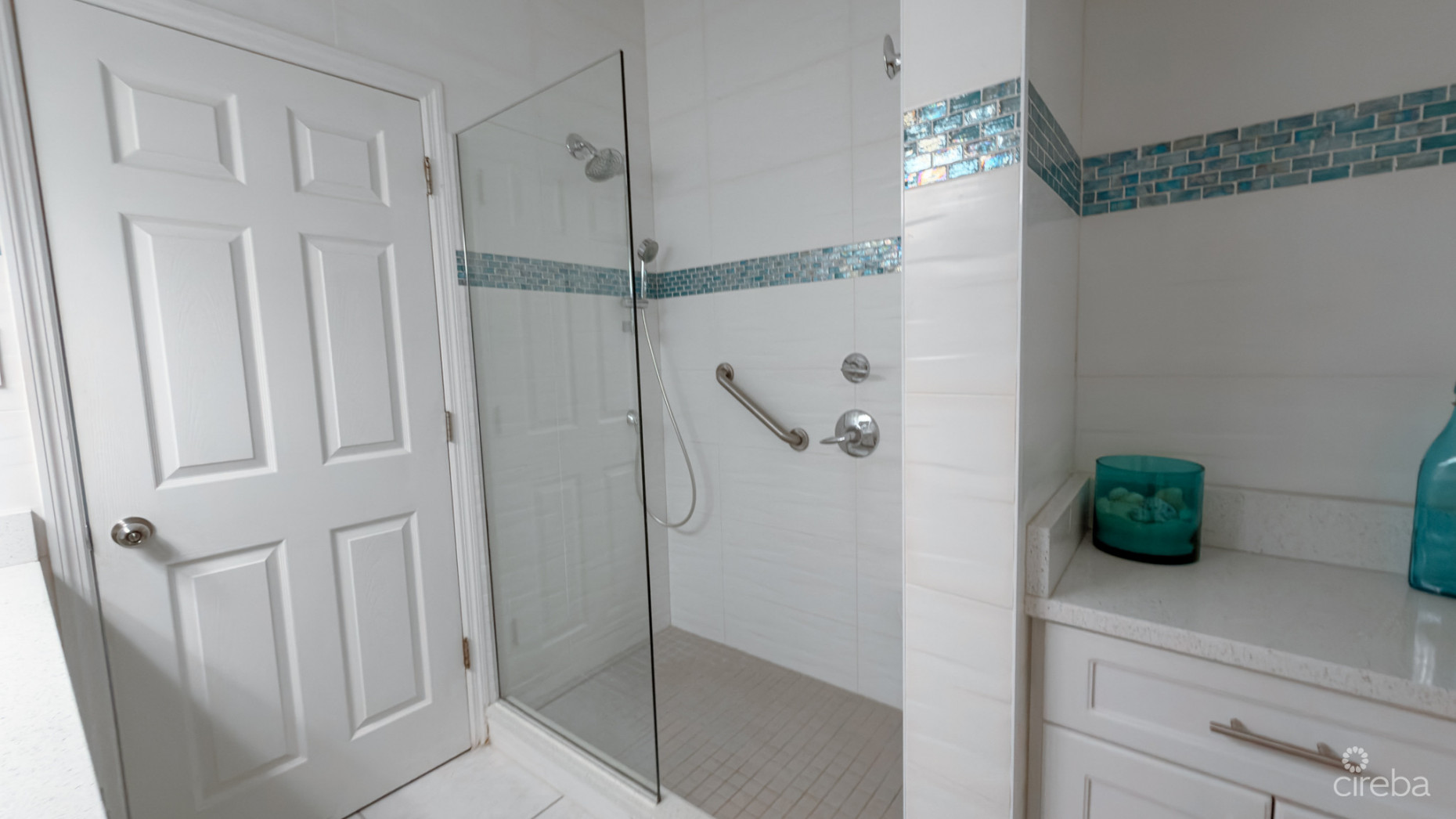 VILLAS OF THE GALLEON CONDO SEVEN MILE BEACH