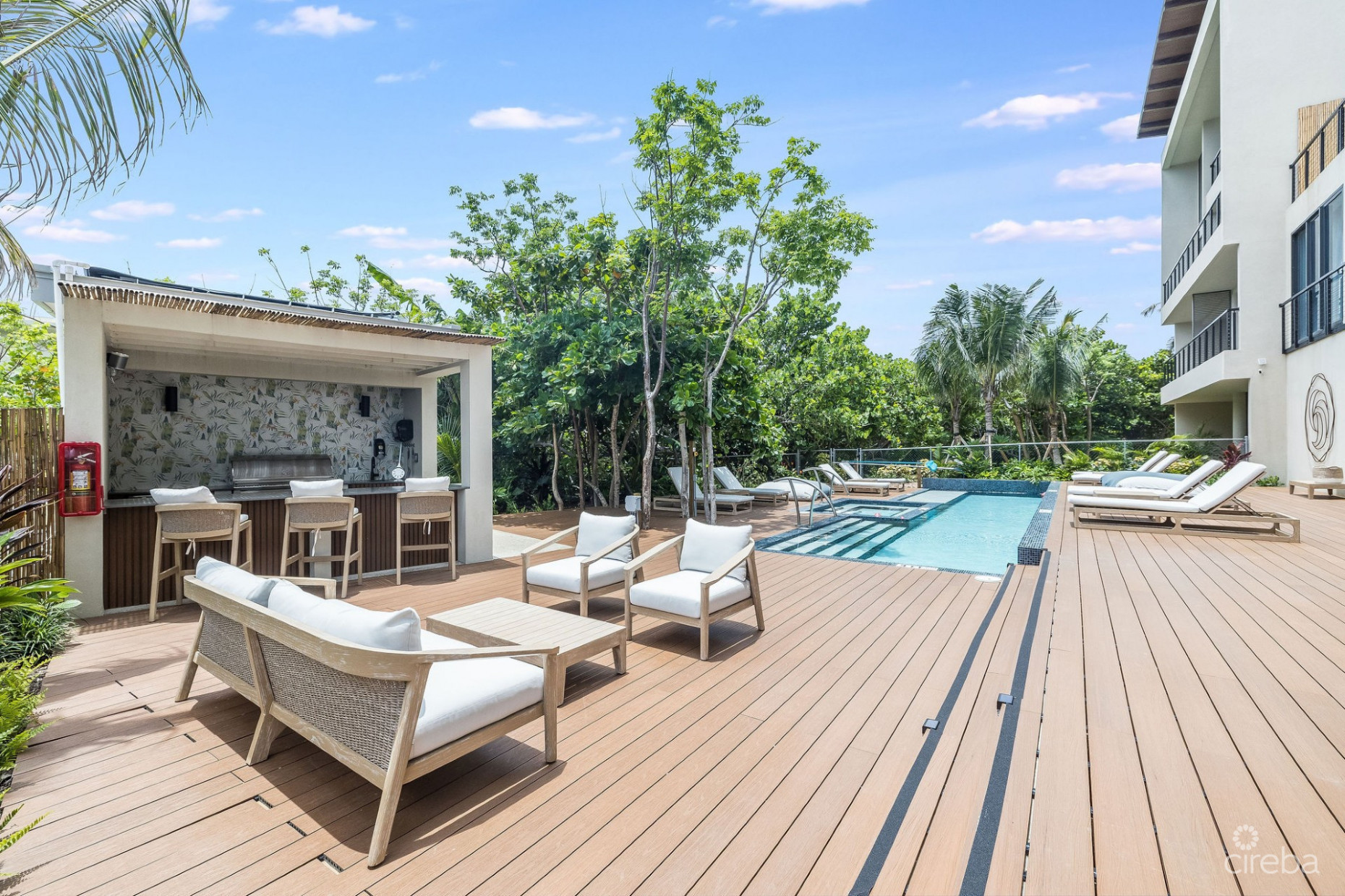 LUXURY VIDA  OCEAN ADVENTURE ECO LODGE