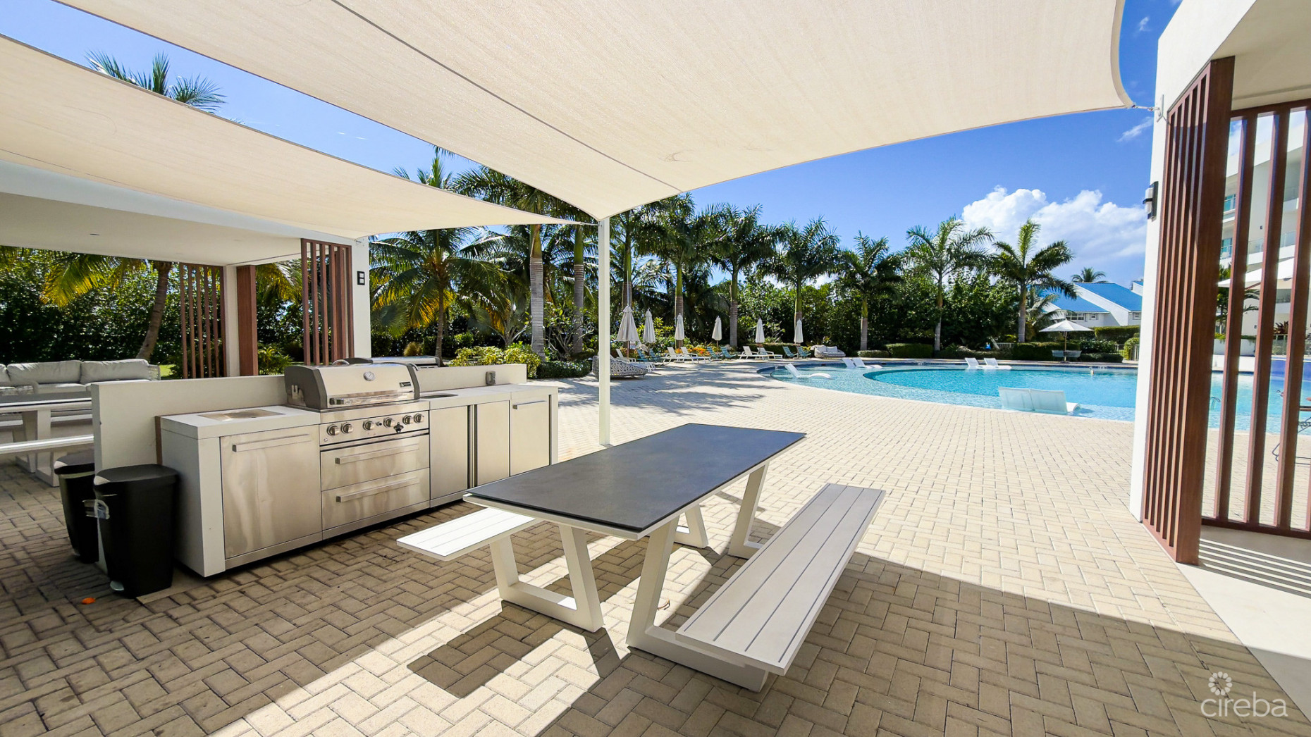 AURA TOWNHOUSE 2 BED PLUS DEN