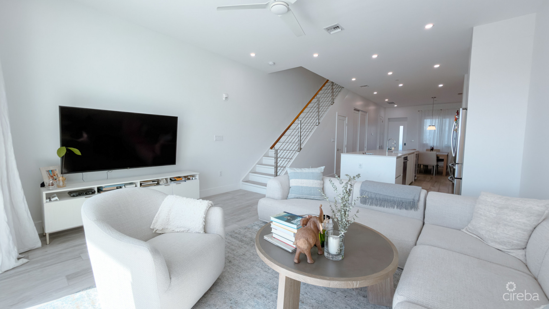 AURA TOWNHOUSE 2 BED PLUS DEN