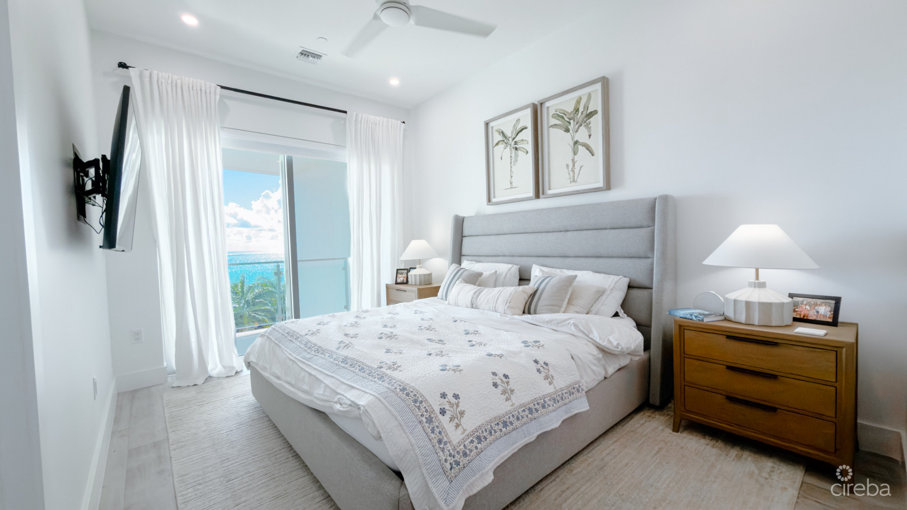 AURA TOWNHOUSE 2 BED PLUS DEN