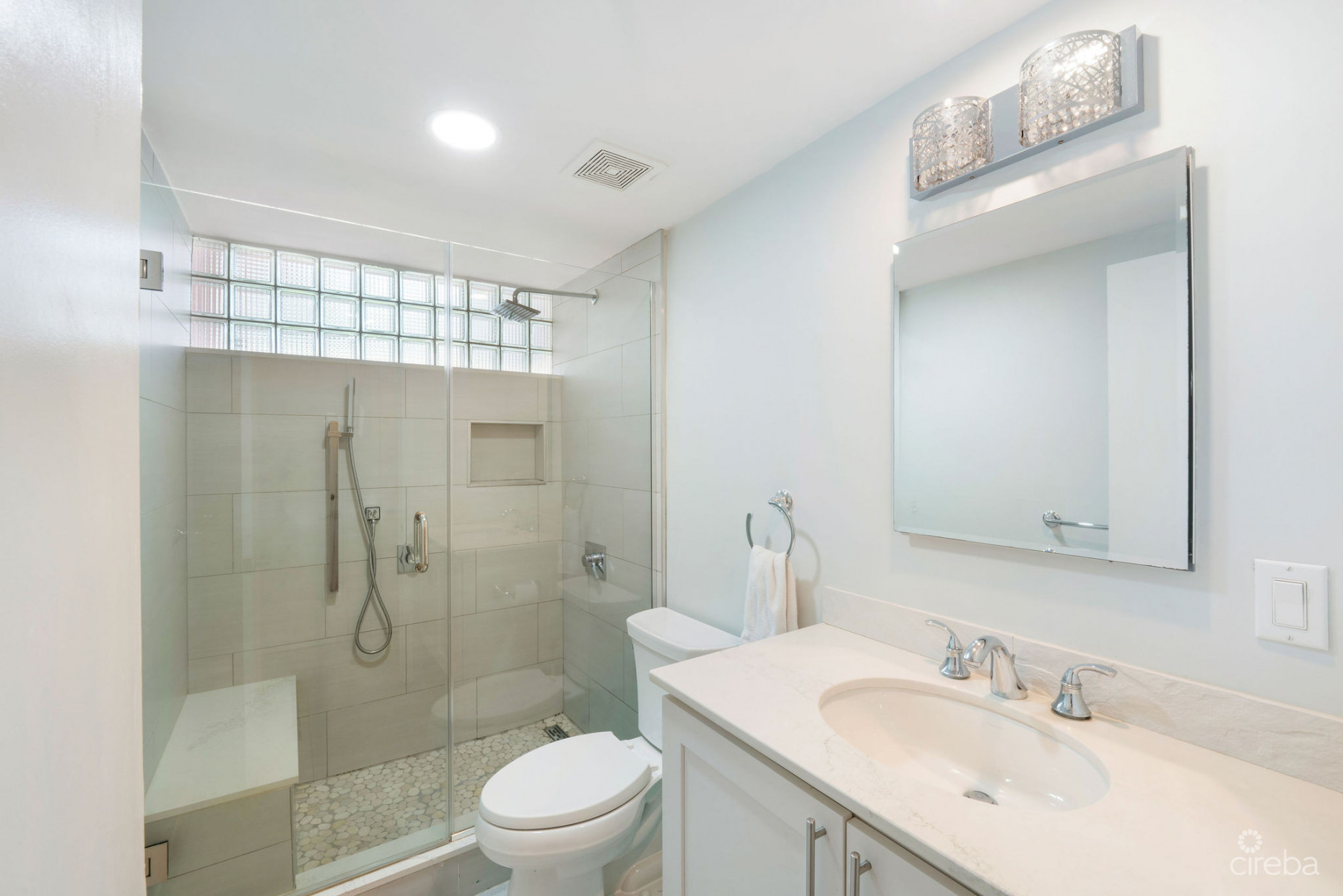 BRITANNIA LIONS COURT 322, SEVEN MILE BEACH CORRIDOR