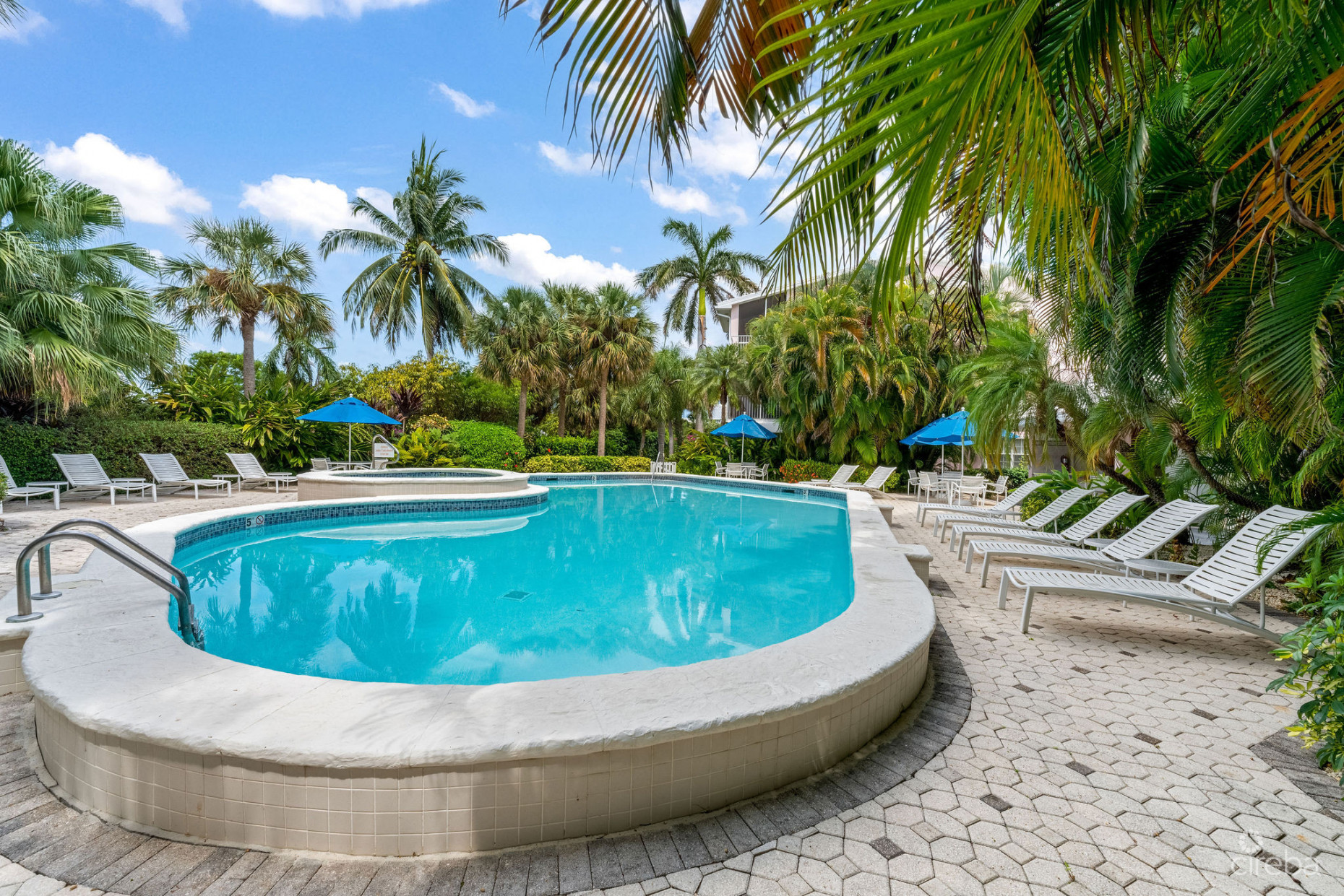 BRITANNIA LIONS COURT 322, SEVEN MILE BEACH CORRIDOR