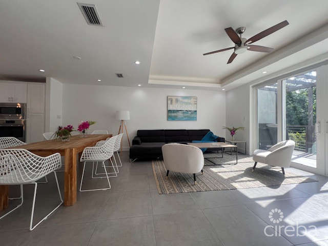 SOUTH BAY ESTATES - 4 BED TOWNHOME WITH EXCEPTIONAL FLOOR PLAN