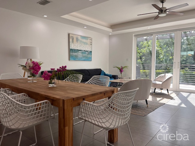 SOUTH BAY ESTATES - 4 BED TOWNHOME WITH EXCEPTIONAL FLOOR PLAN