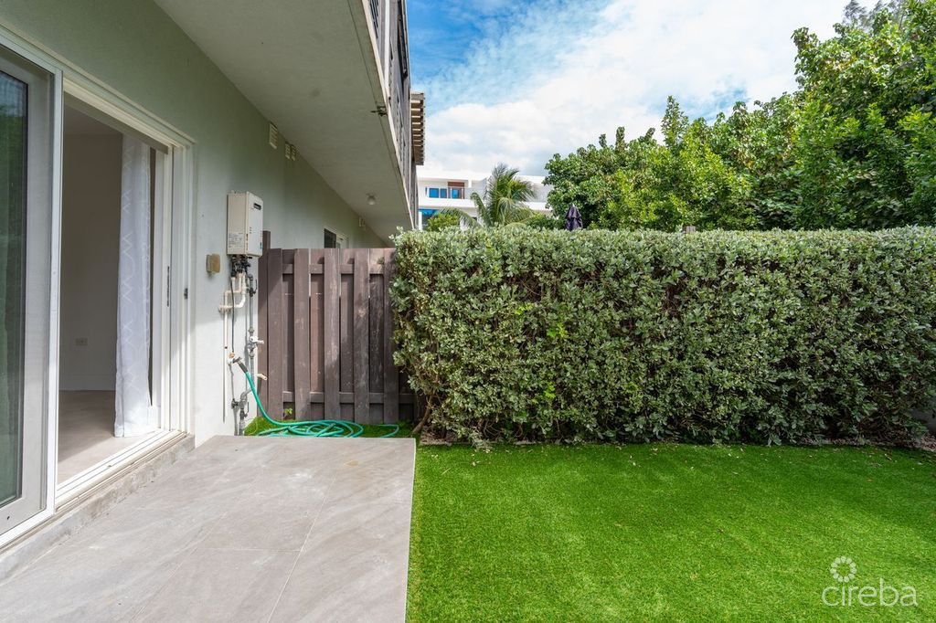 SOUTH BAY ESTATES - 4 BED TOWNHOME WITH EXCEPTIONAL FLOOR PLAN