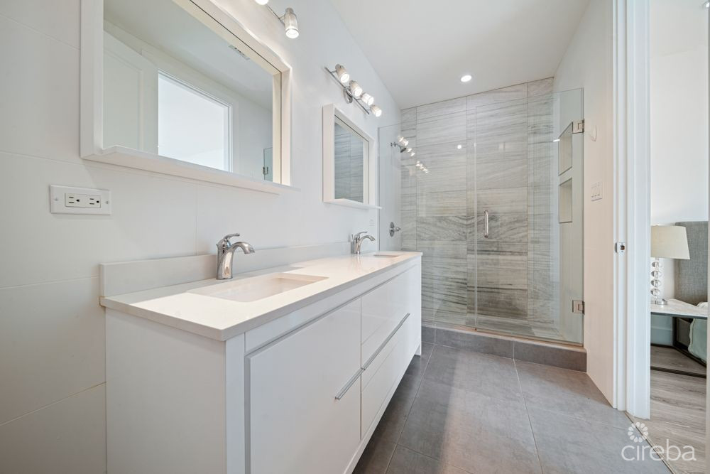 SOUTH BAY ESTATES - 4 BED TOWNHOME WITH EXCEPTIONAL FLOOR PLAN