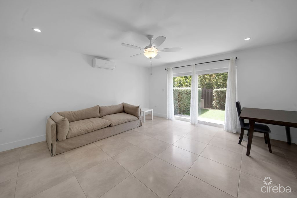 SOUTH BAY ESTATES - 4 BED TOWNHOME WITH EXCEPTIONAL FLOOR PLAN