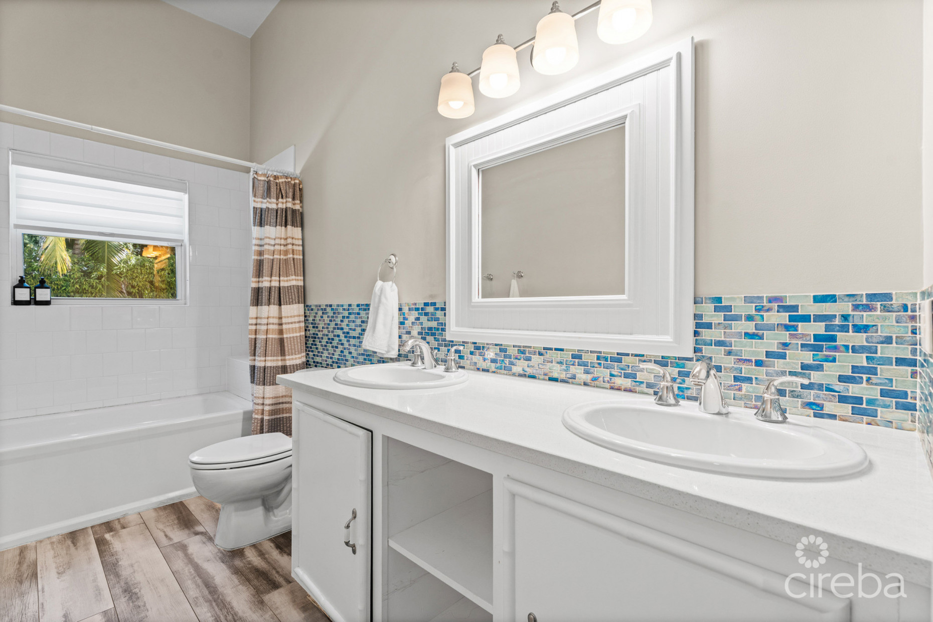 JACARANDA COURT 35, SOUTH SOUND HOME