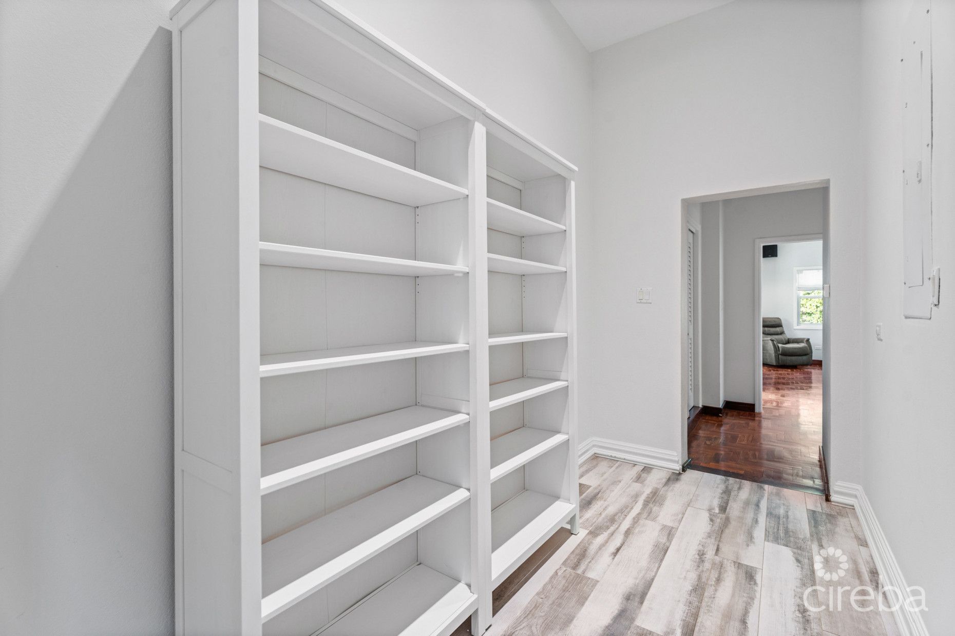 JACARANDA COURT 35, SOUTH SOUND HOME