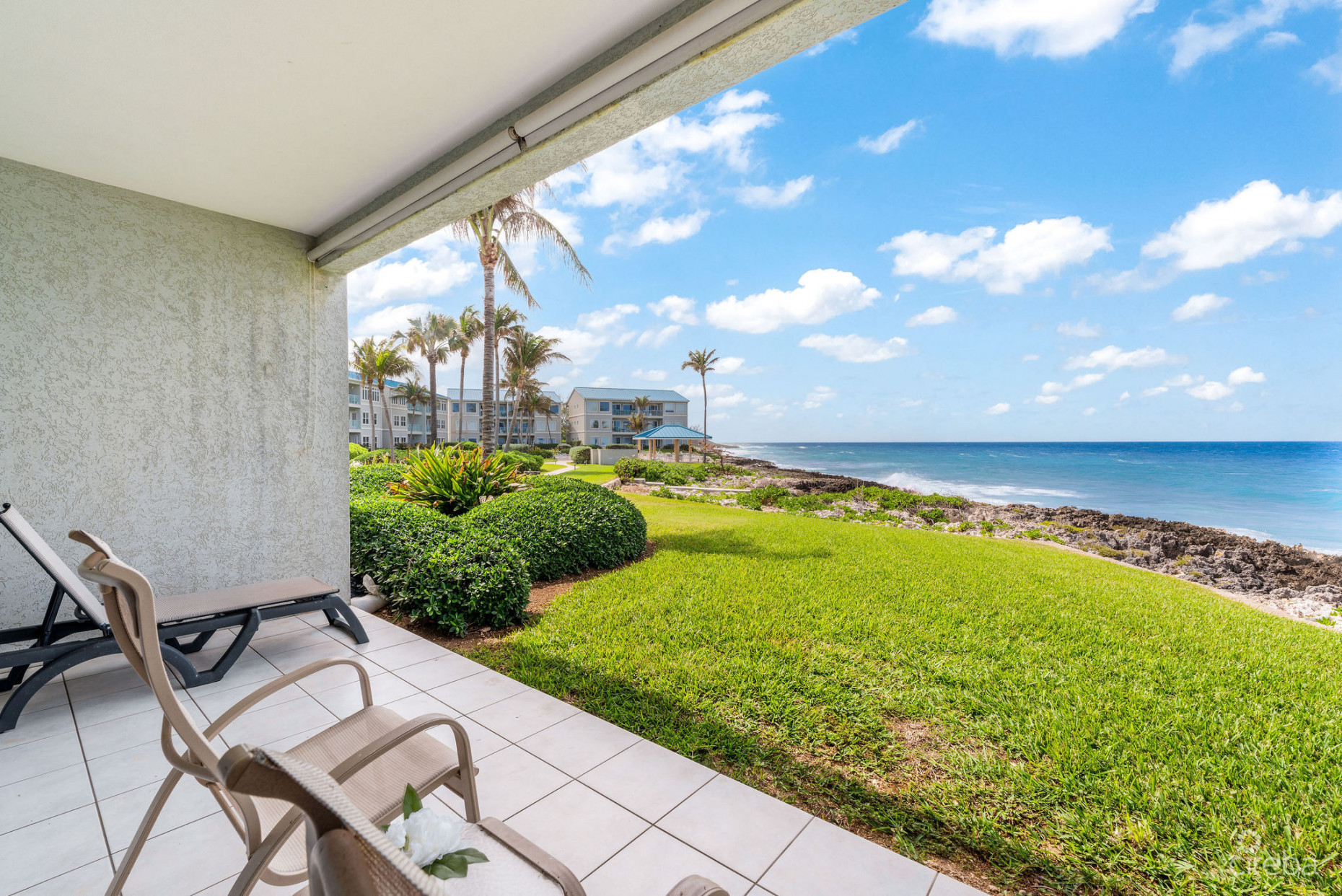 OCEANFRONT SPACIOUS GROUND FLOOR OCEAN POINTE VILLAS