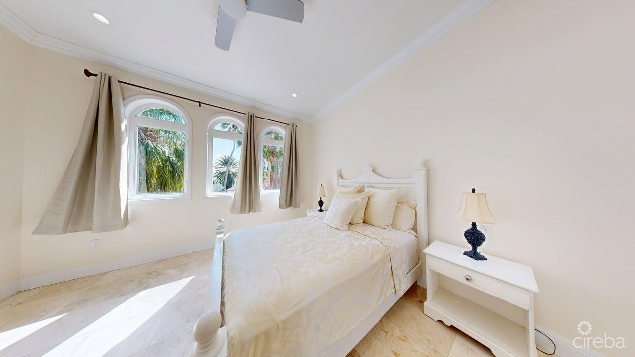 VISCAYA HOME, GOVERNOR'S HARBOUR CREEK