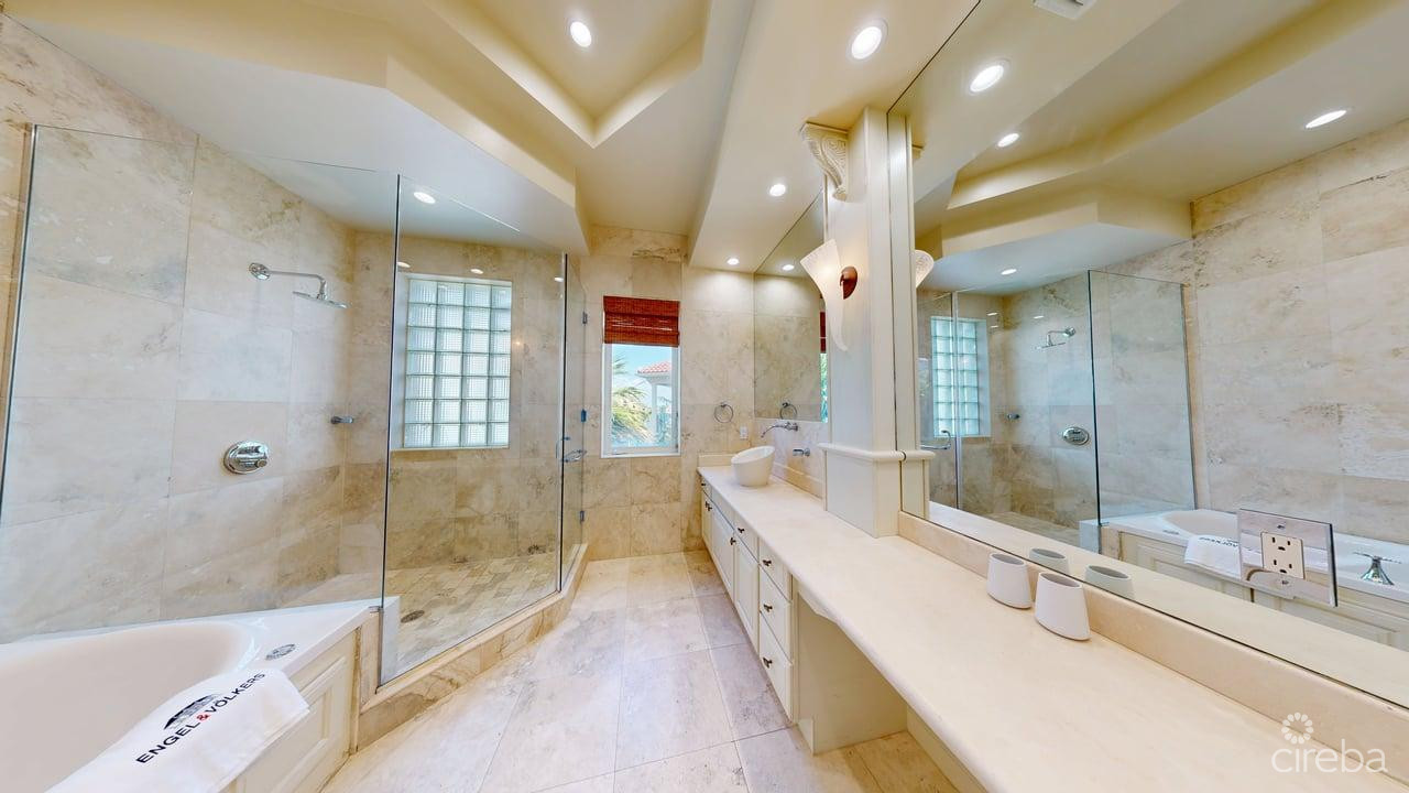 VISCAYA HOME, GOVERNOR'S HARBOUR CREEK