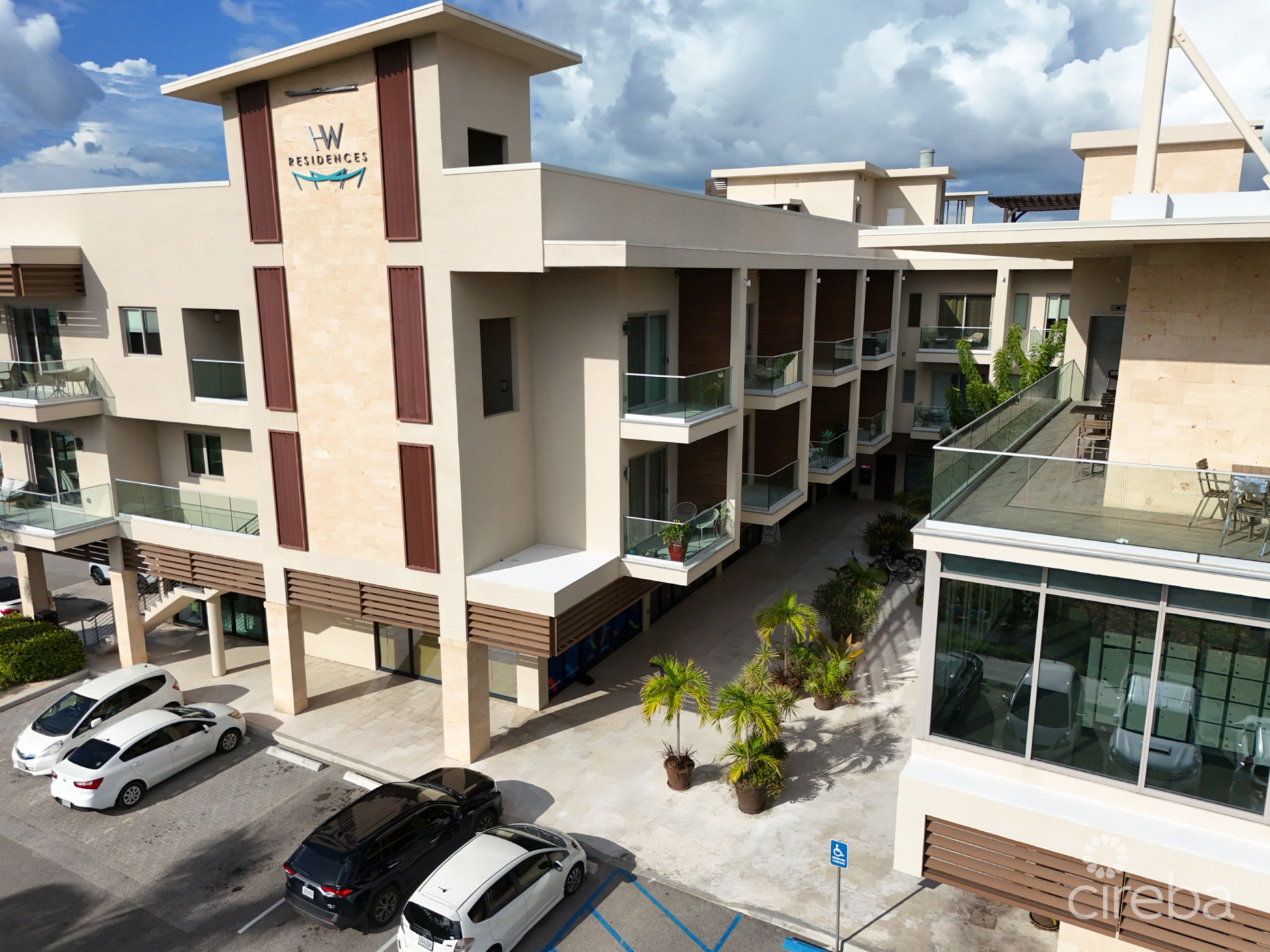 HARBOUR WALK 202 | 1 BED + DEN | CORNER UNIT