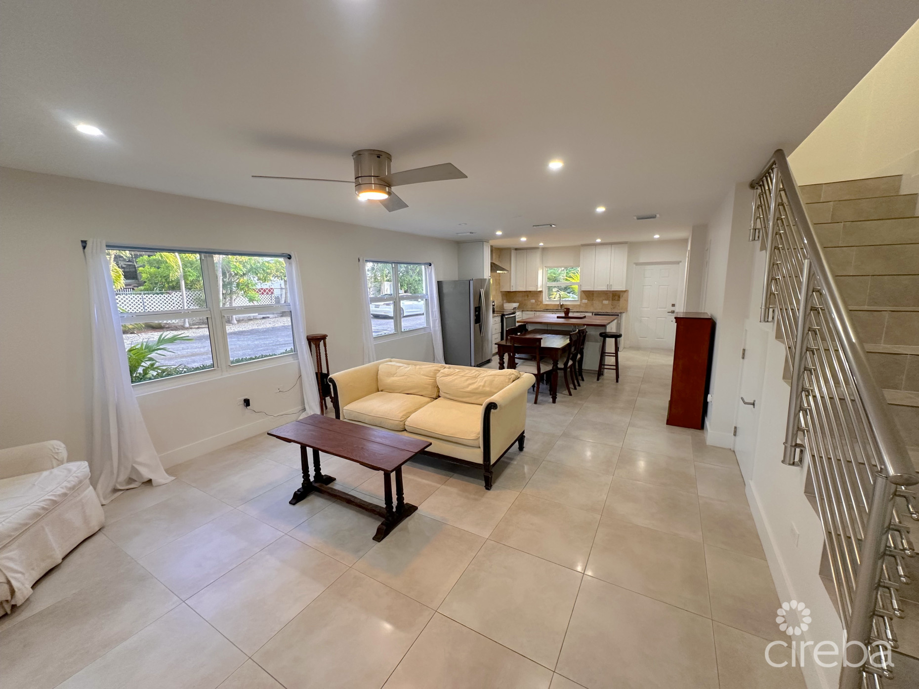 GLEN EDEN RENOVATED 2 BED END UNIT WITH ENCLOSED YARD