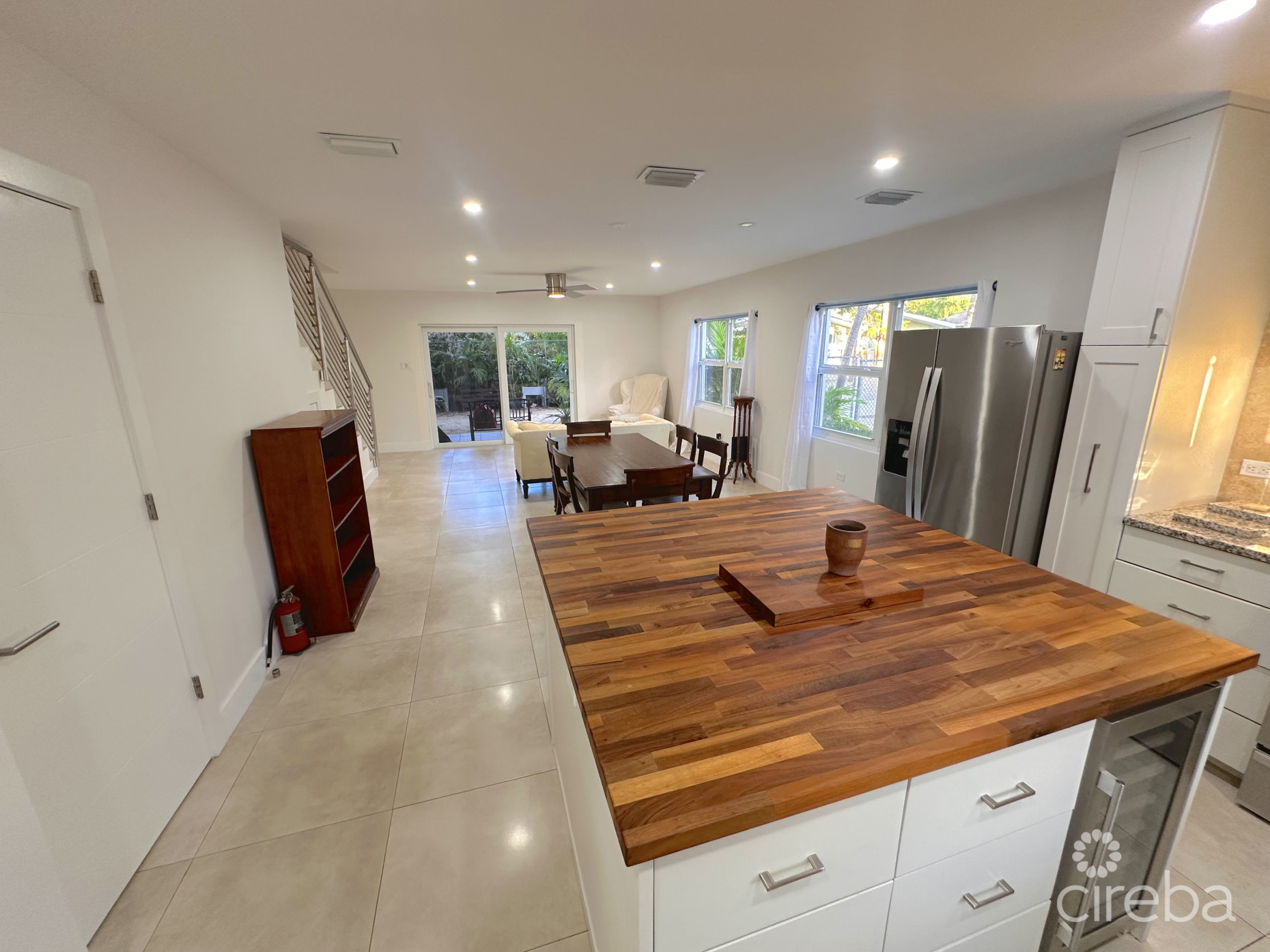 GLEN EDEN RENOVATED 2 BED END UNIT WITH ENCLOSED YARD