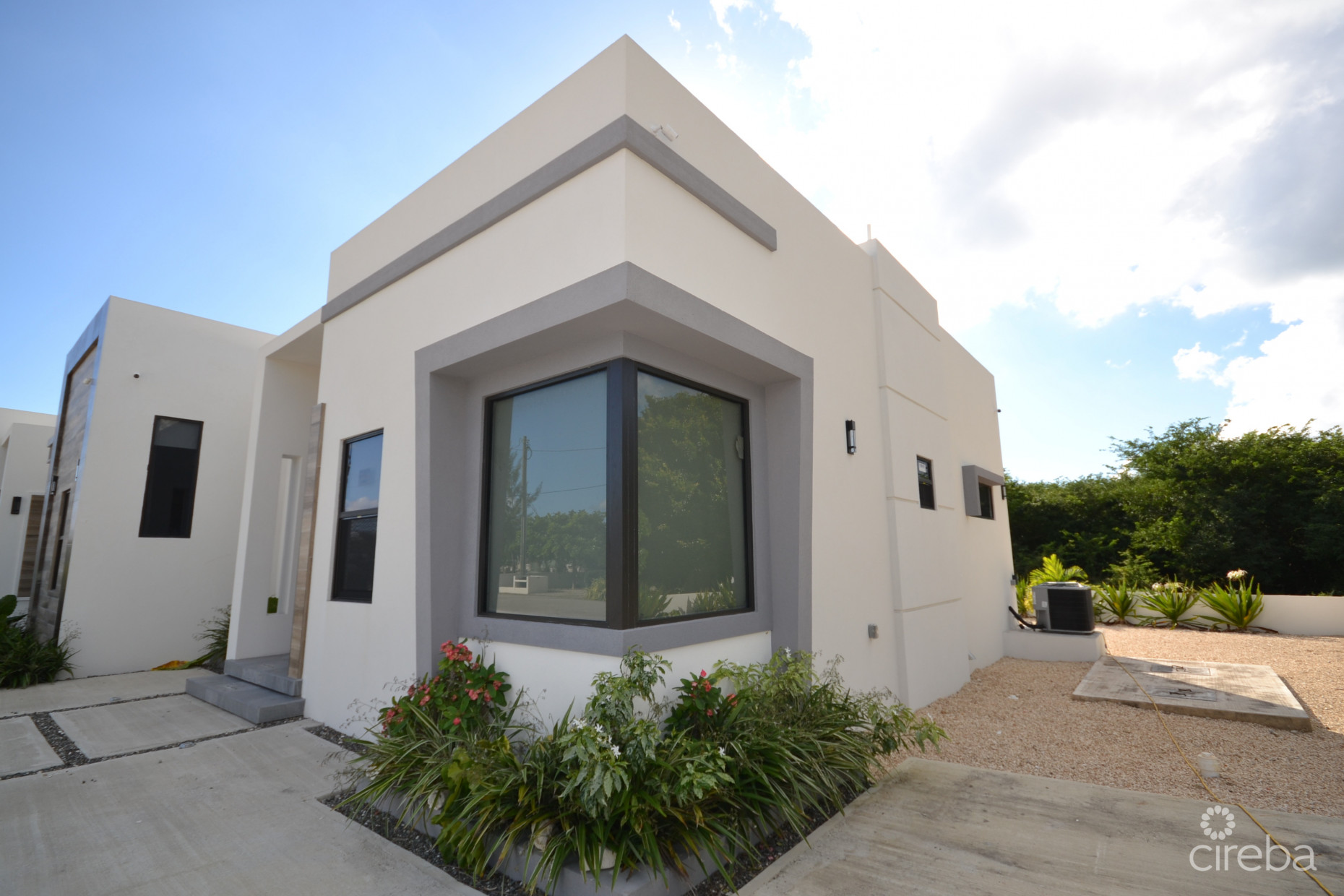 BLOOMBURY VILLAS BRAND NEW!