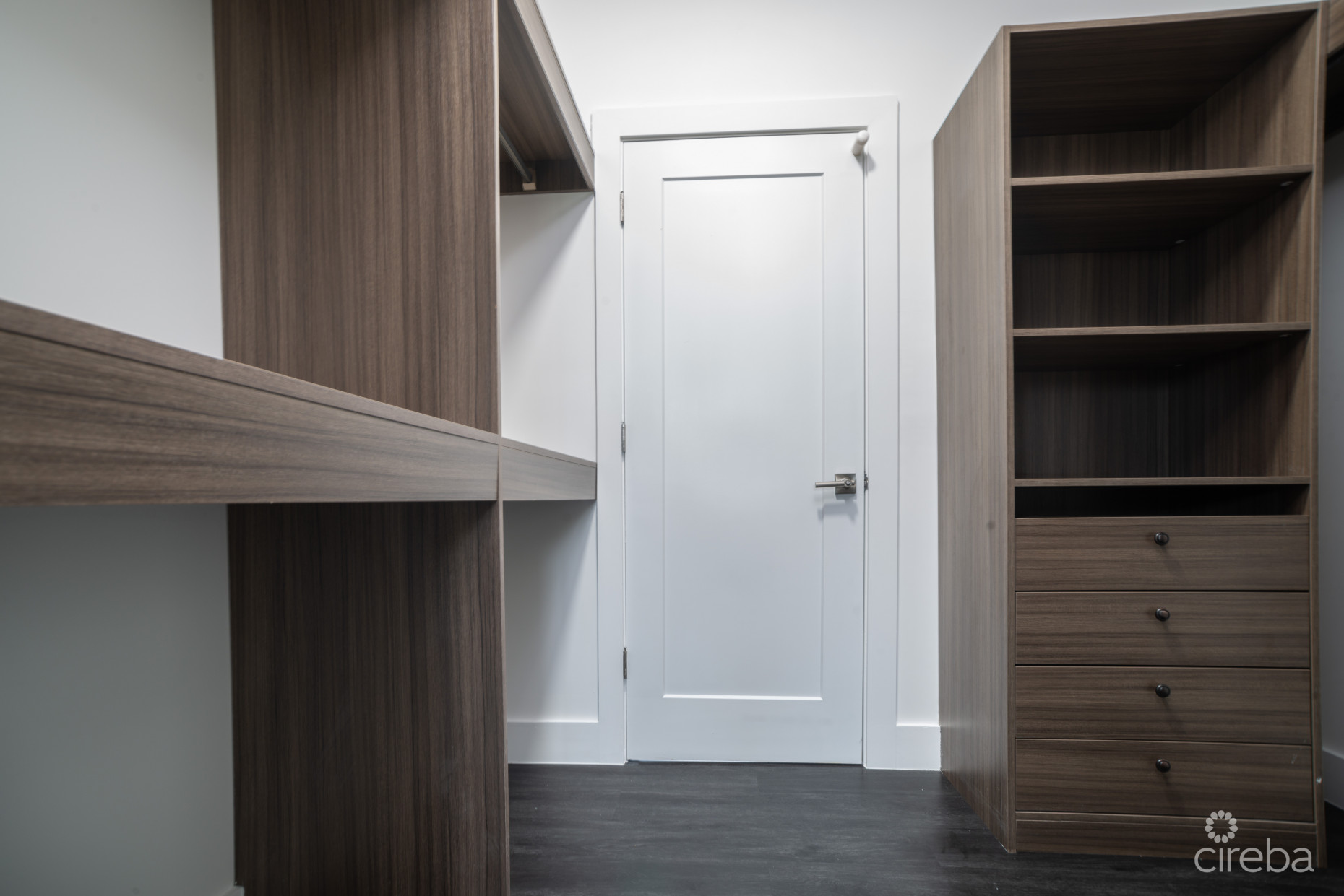 ACROSS FROM BEACH--SOUTH SOUND--3BED/3.5BATH TOWNHOUSE--FENCED YARD--THE MANTRAS