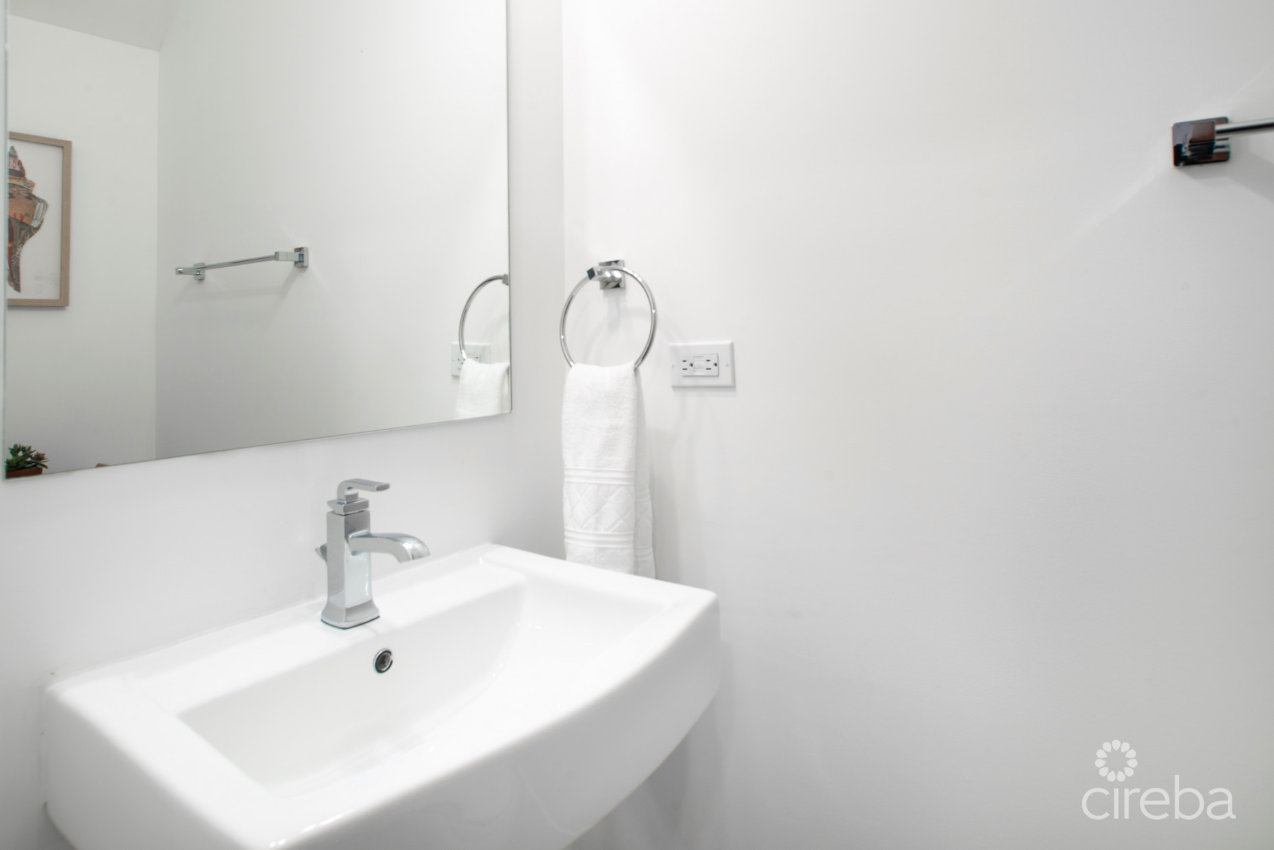 ACROSS FROM BEACH--SOUTH SOUND--3BED/3.5BATH TOWNHOUSE--FENCED YARD--THE MANTRAS